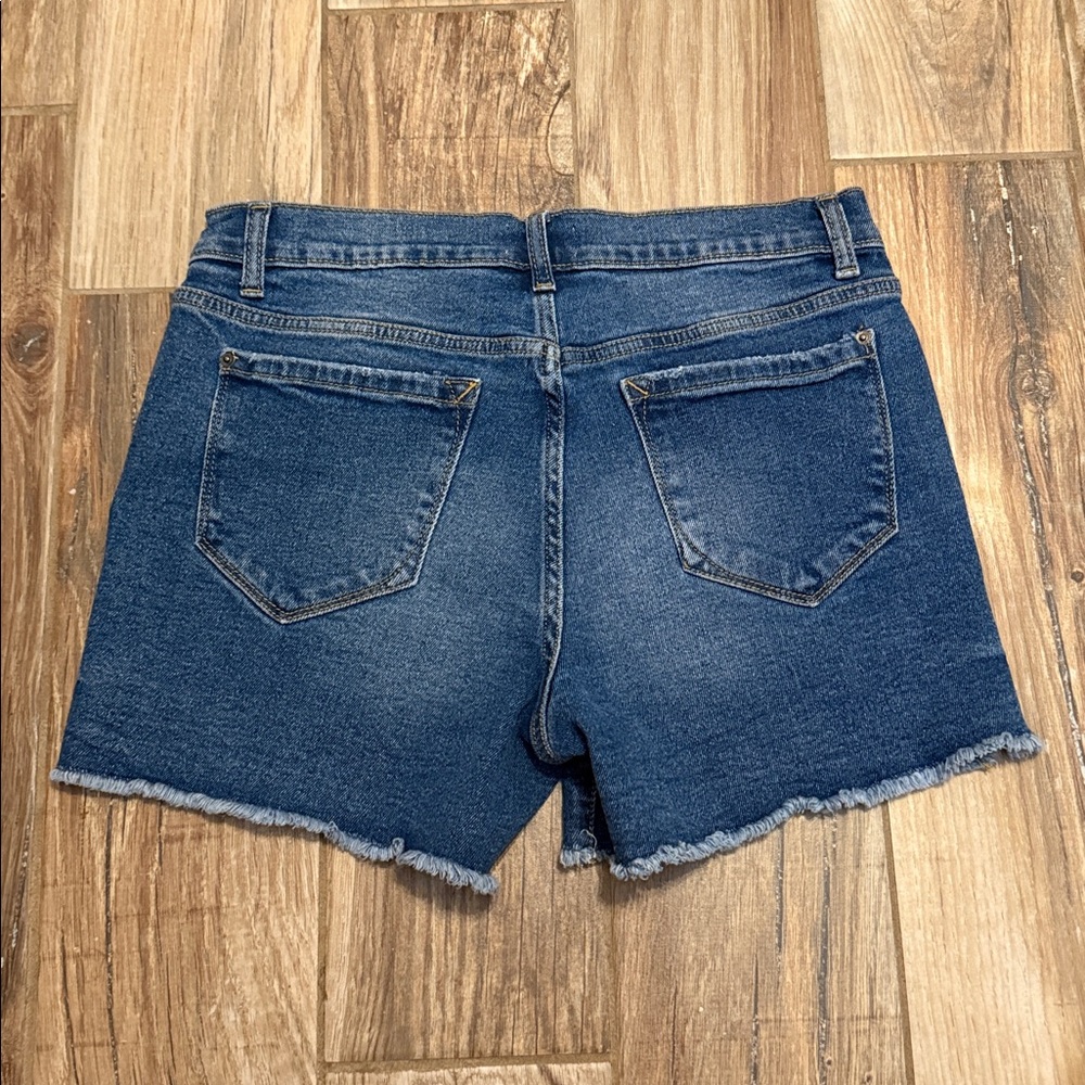 Kensie Mid Rise Frayed Hem Shorts - Picture 5 of 5
